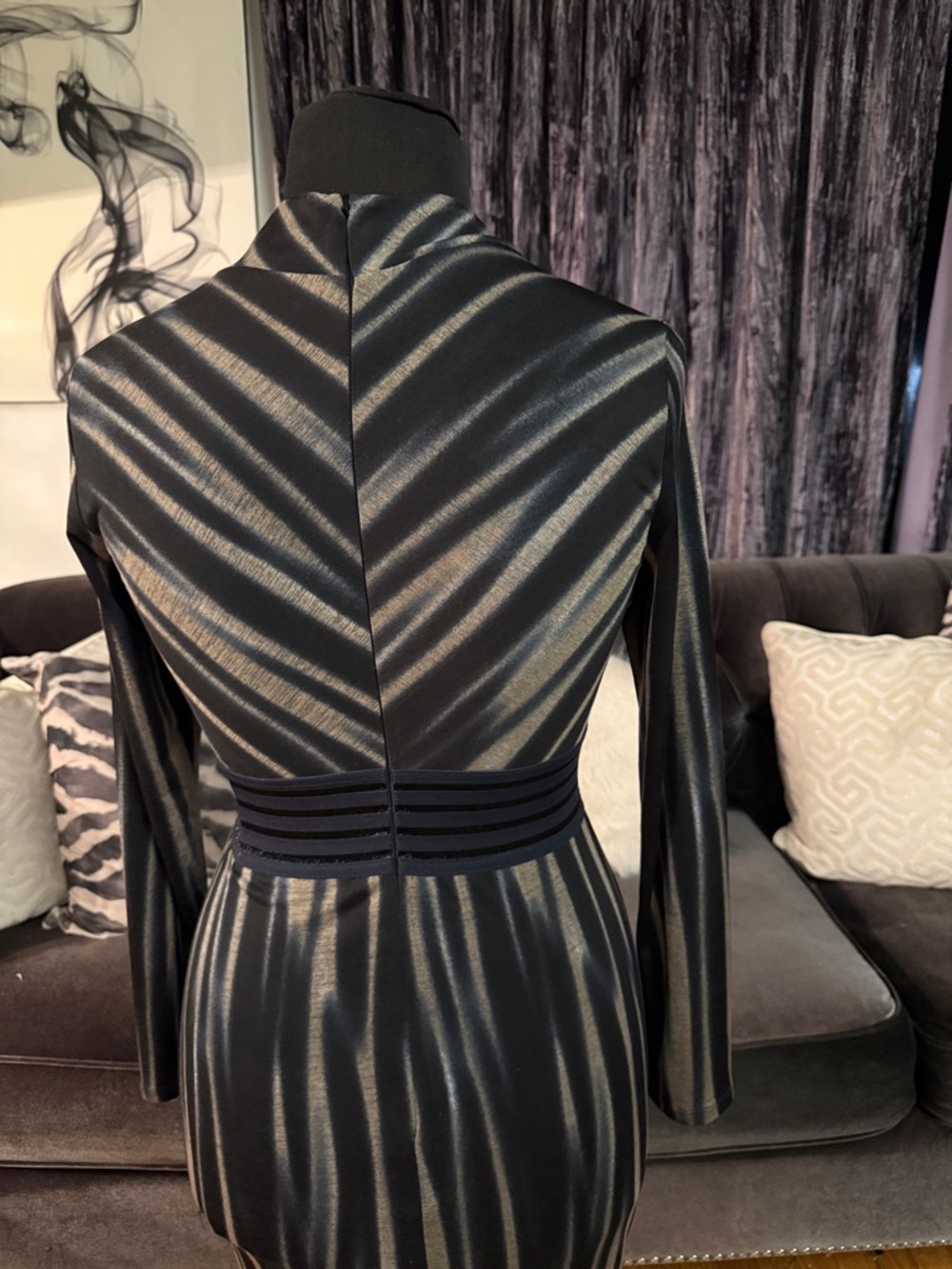 VENUS Metallic Black and Silver Mock-Neck Long Sleeve Bodycon Dress - Picture 5 of 7
